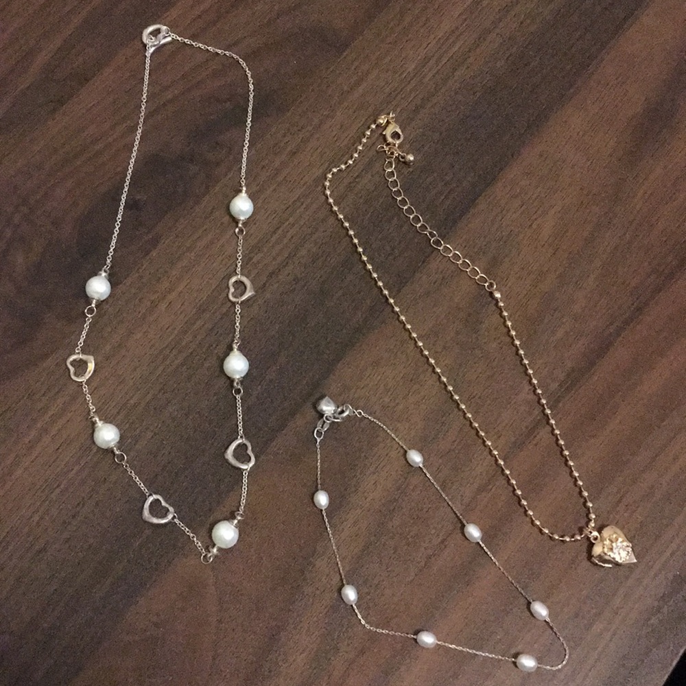 Miscellaneous group of jewelry pieces